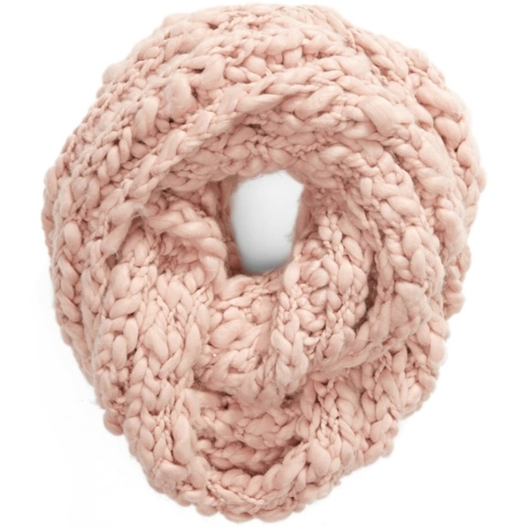 🔥LAST 1🔥NWT FREE PEOPLE CHUNKY INFINITY SCARF - Picture 2 of 5
